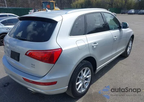 2010 Audi Q5 3.2 Premium z USA, uszkodzony, nr VIN WA1LKAFP6AA027033